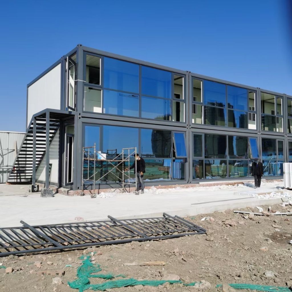 Oficinas Modulares — Fachada de vidrio industrial